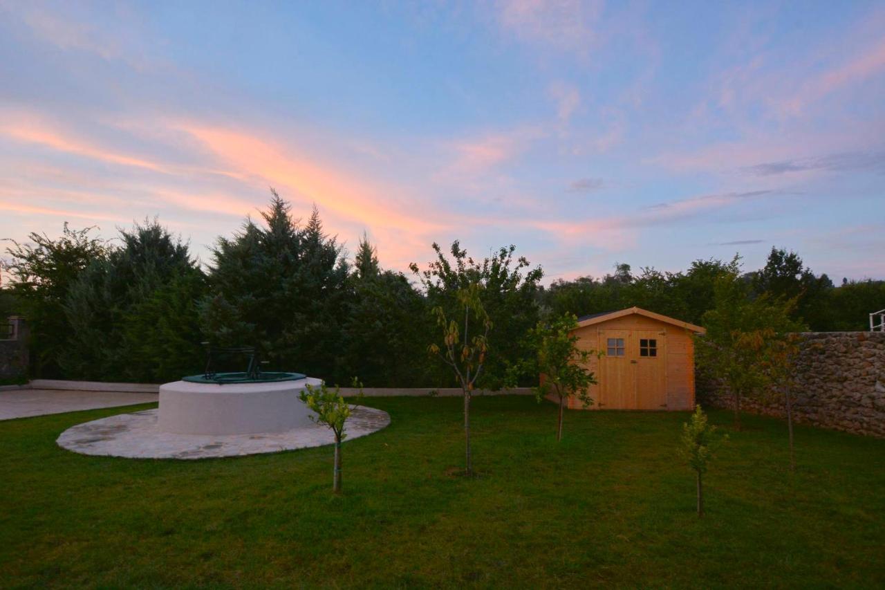 Sunlight Eros Villa Afra Bagian luar foto